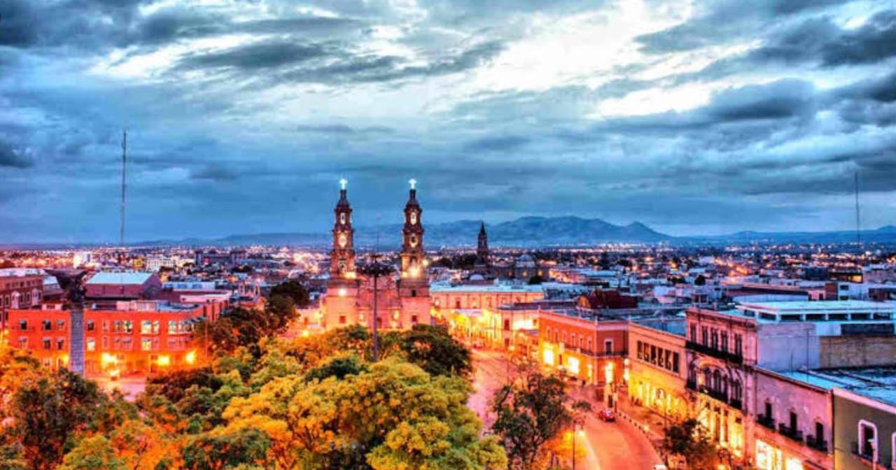 En El Centro 3 Hermoso Loft Familiar Ac Wifi 300 Mbps Aguascalientes Kültér fotó